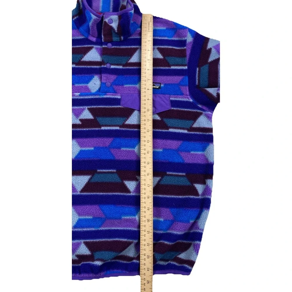 Patagonia Women's Small Lightweight Synchilla Snap-T Fleece Purple Geometric‎